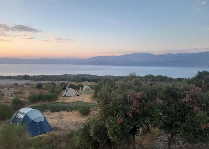 Camping Brizi مكان تخييم *