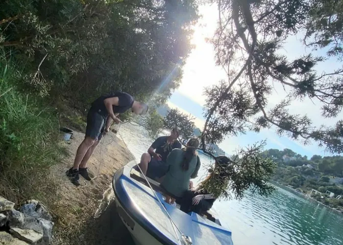 Camping Brizi مكان تخييم سوبيتار